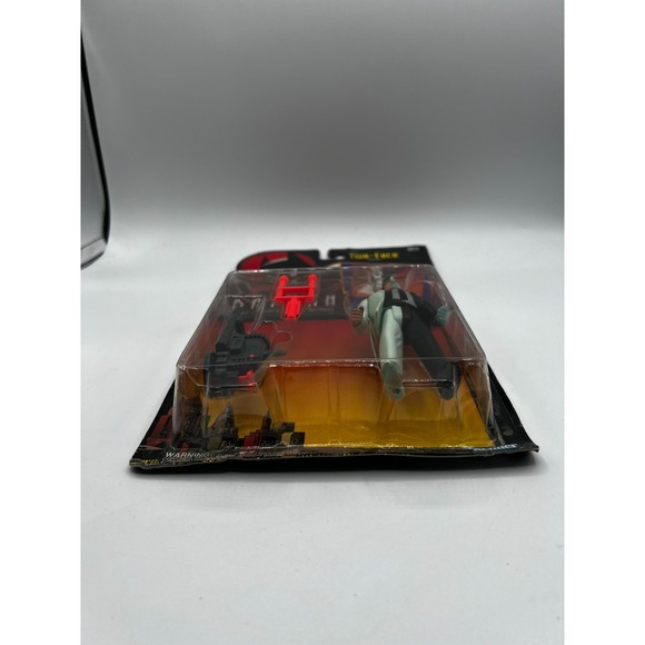 Batman: The Animated Series Two Face Figure 1992 (MOC) READ - Picture 5 of 10